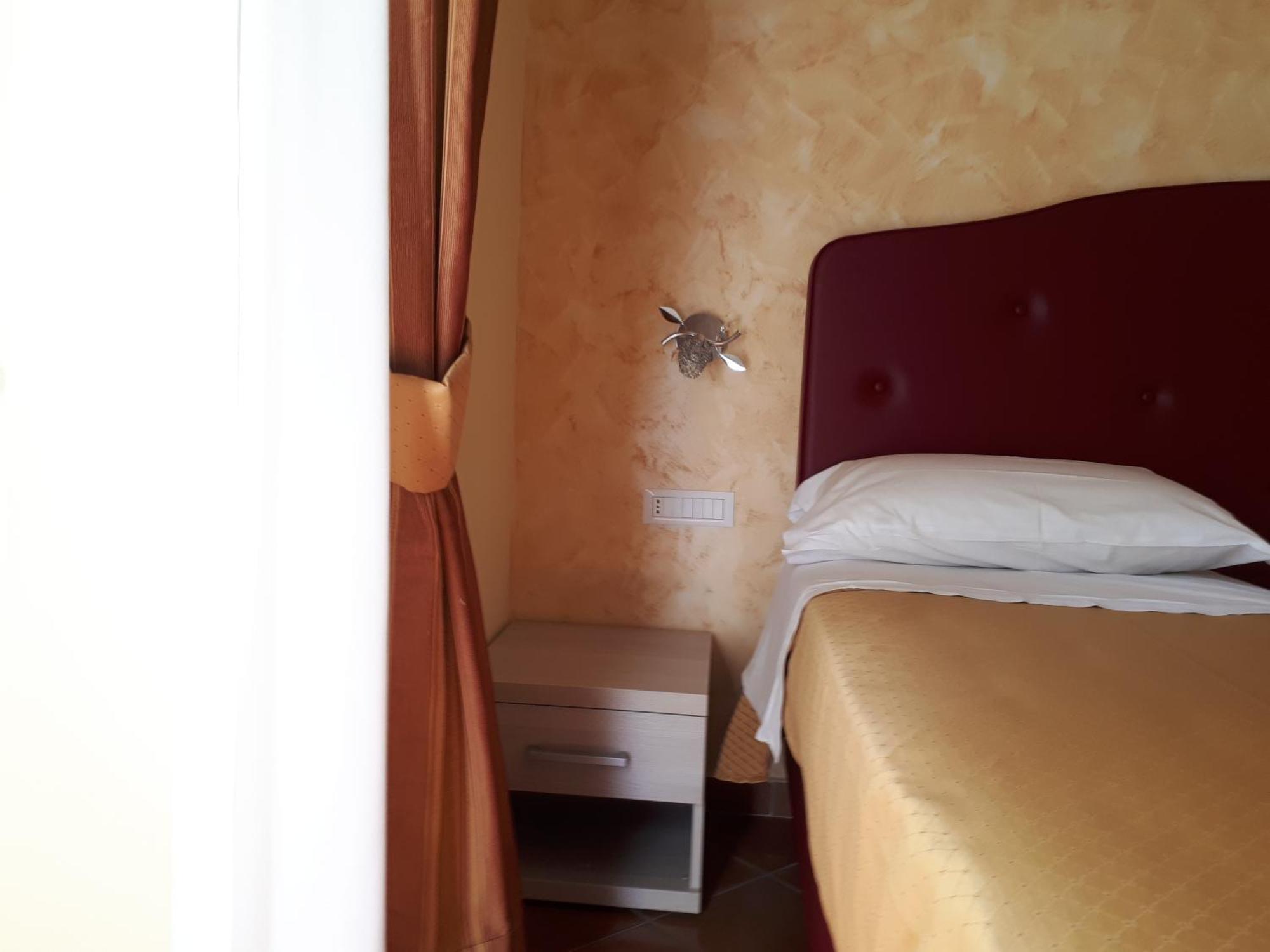 Clodio Rooms Rome Bilik gambar